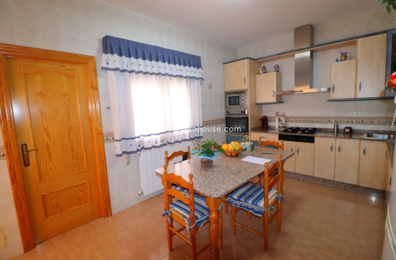 Resale - Country House -
Purias
