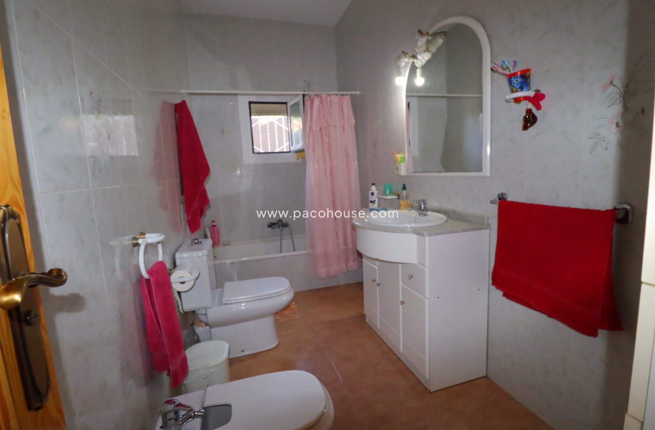 Resale - Country House -
Purias