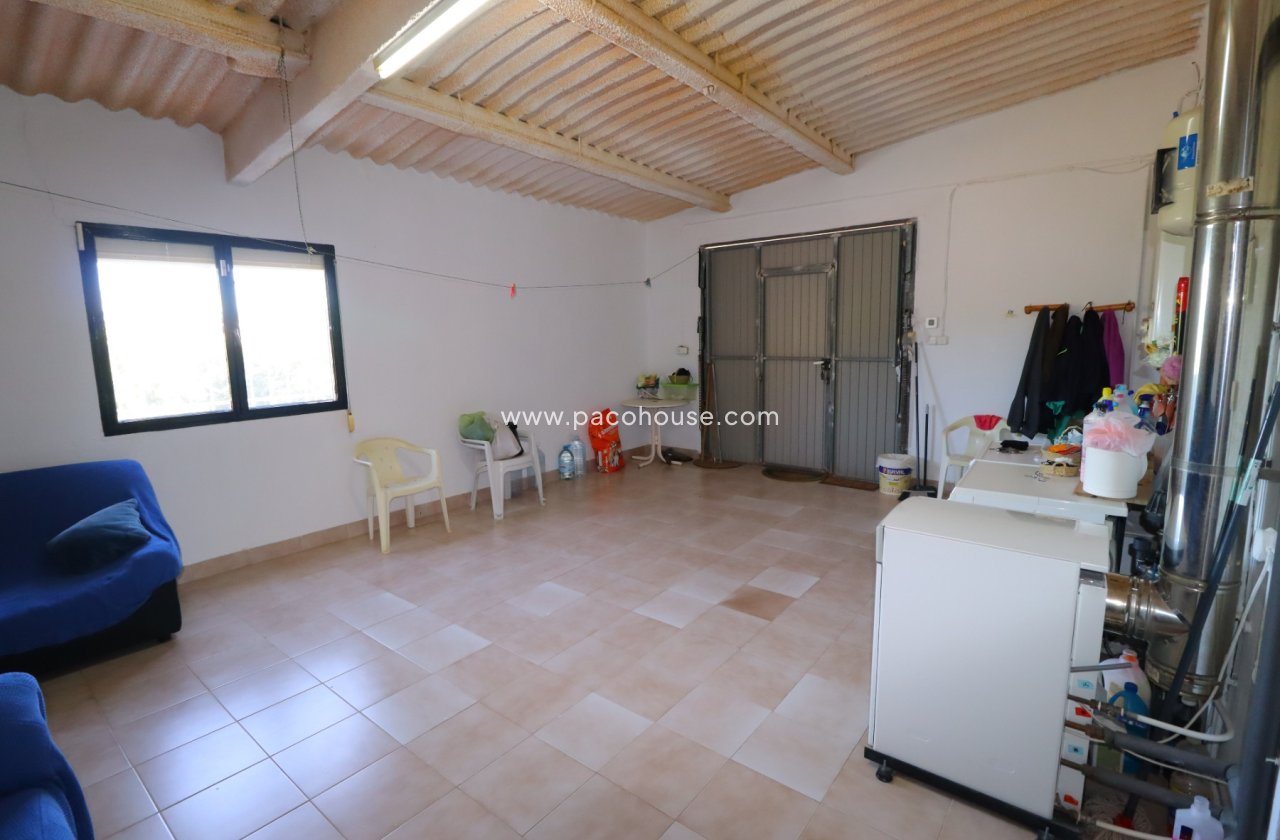 Resale - Country House -
Purias