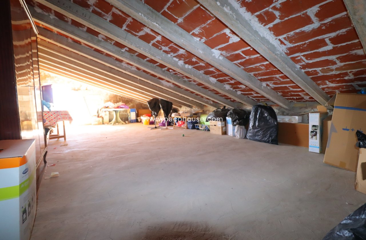 Resale - Country House -
Purias