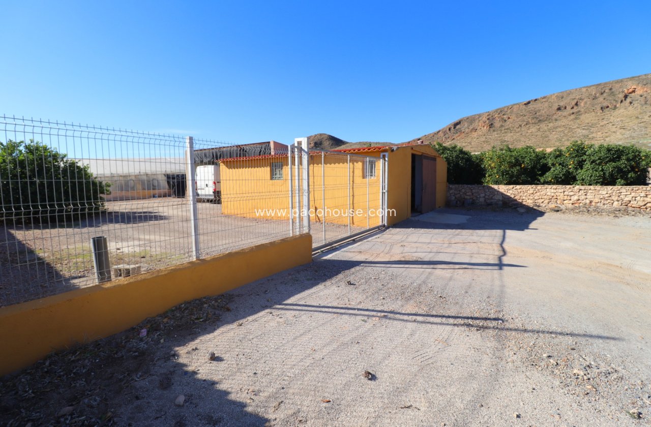 Resale - Country House -
Purias