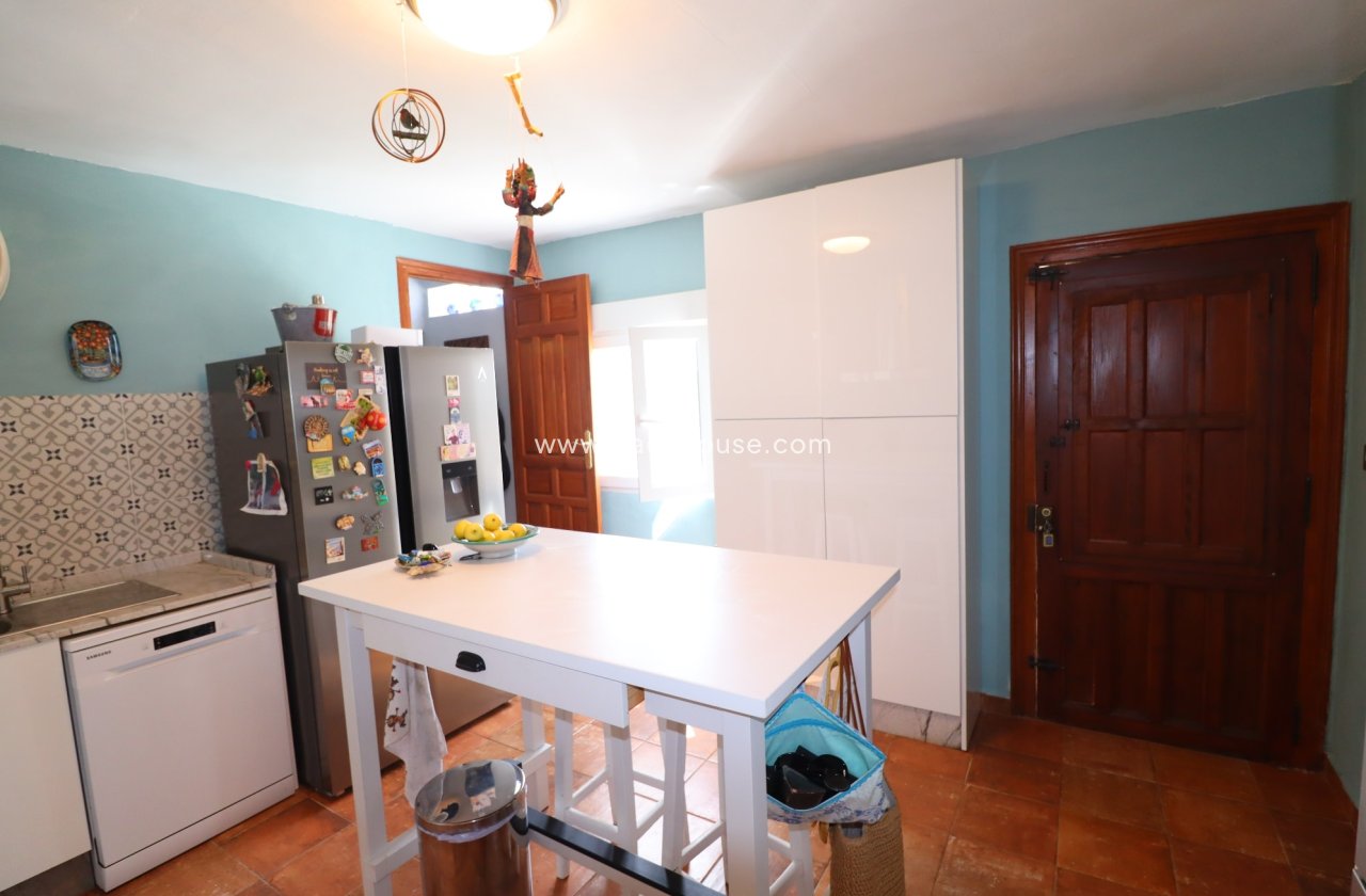 Resale - Country House -
Velez-Rubio