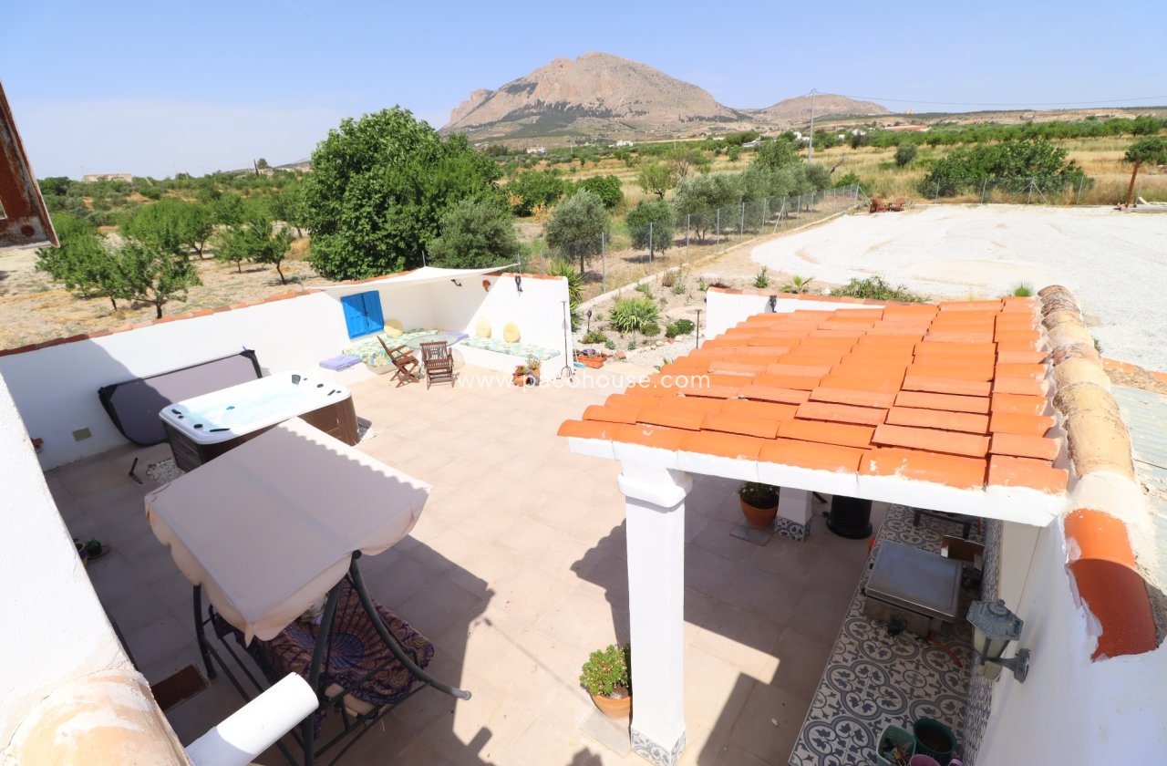 Resale - Country House -
Velez-Rubio