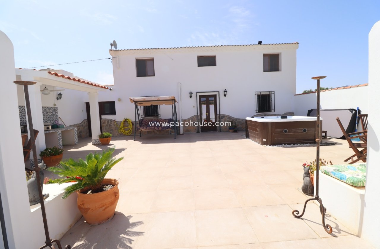 Resale - Country House -
Velez-Rubio