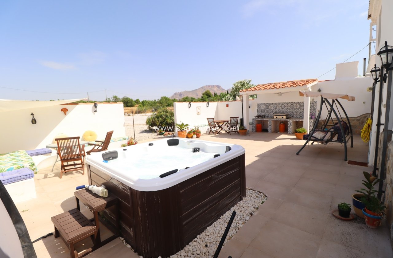 Resale - Country House -
Velez-Rubio