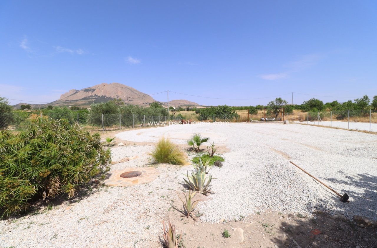 Resale - Country House -
Velez-Rubio
