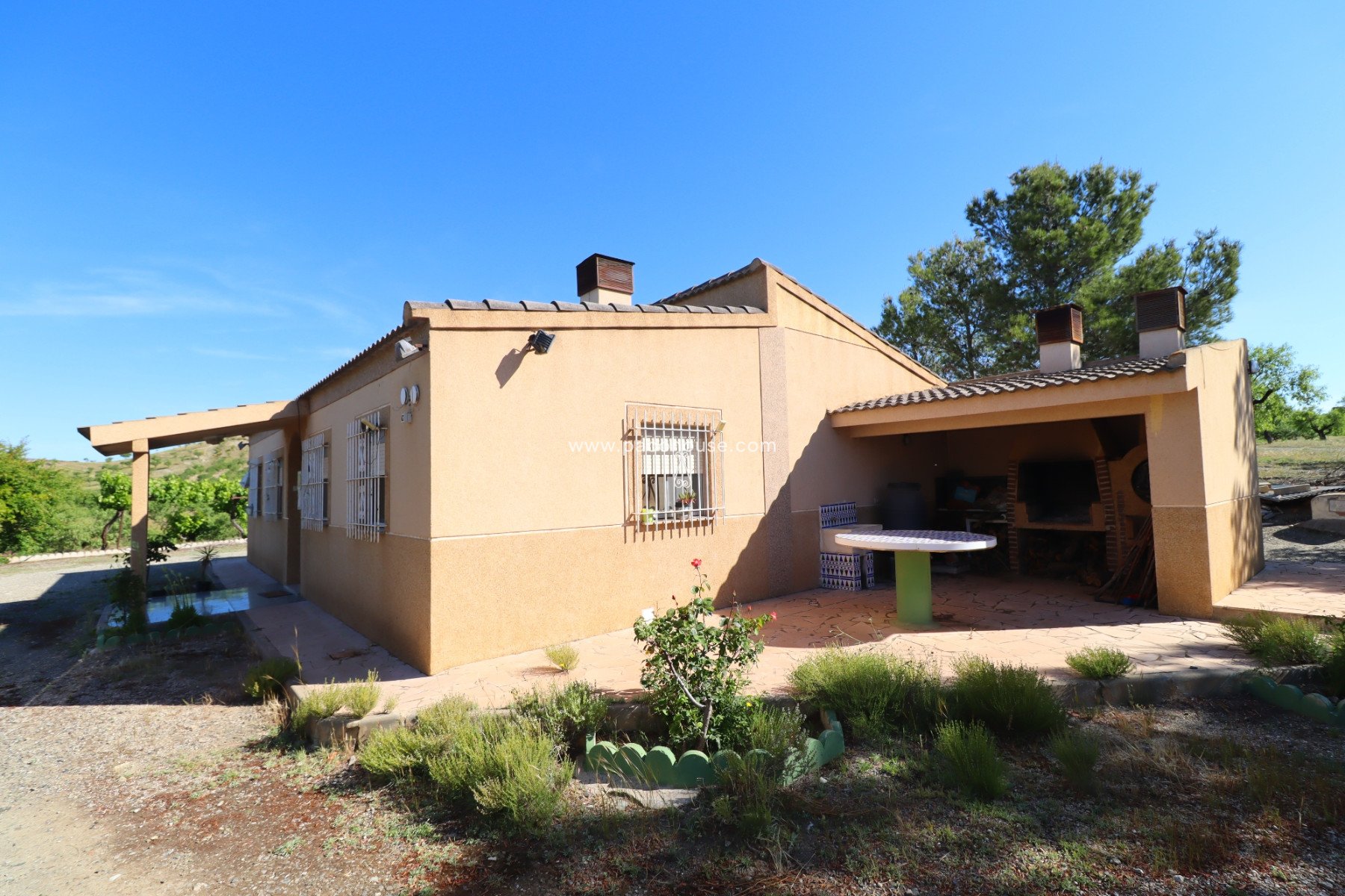 Resale - Country House -
Velez-Rubio