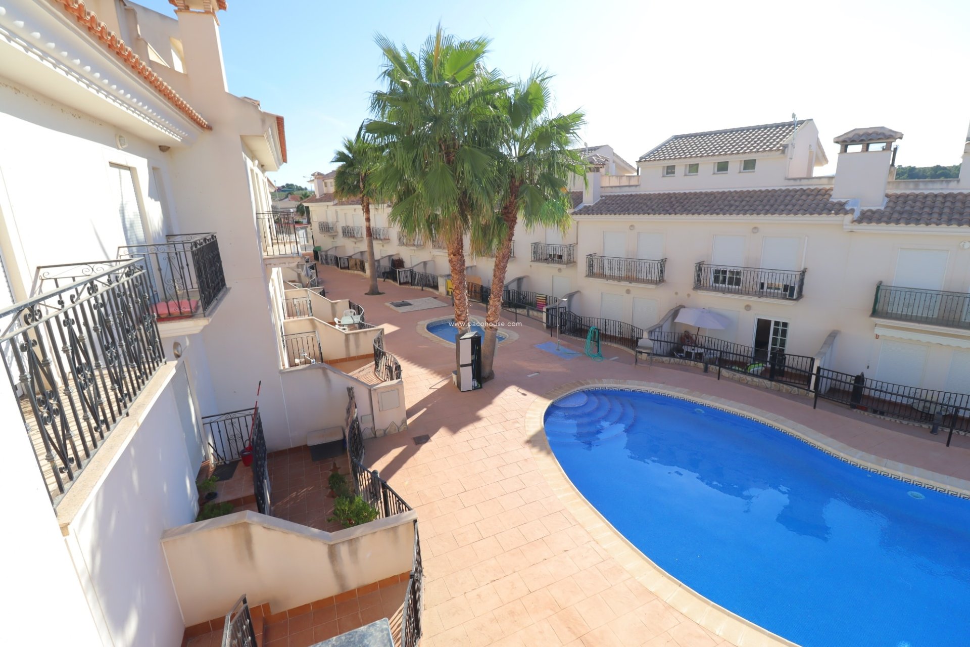 Resale - Duplex -
La Parroquia