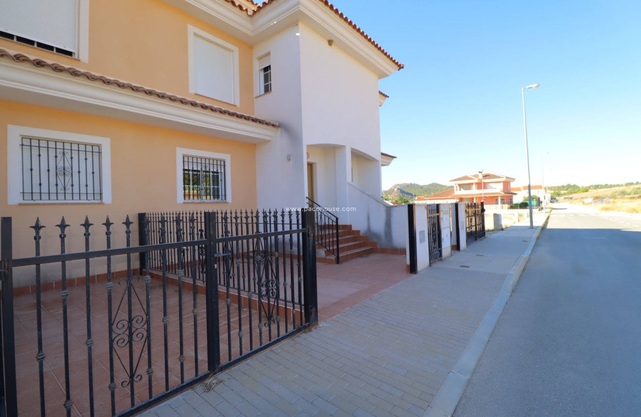 Resale - Duplex -
La Parroquia