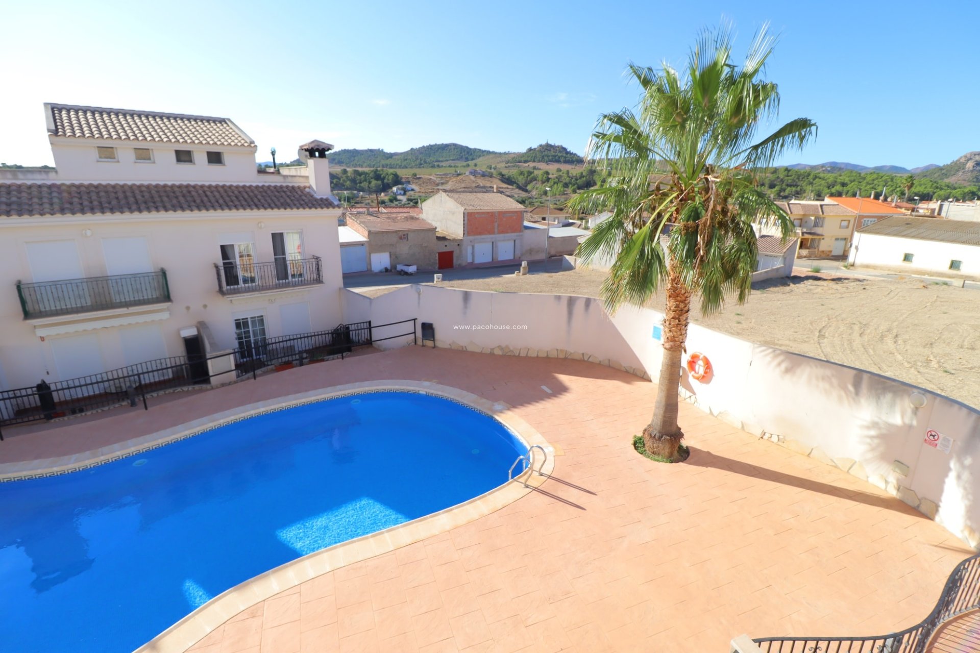 Resale - Duplex -
La Parroquia