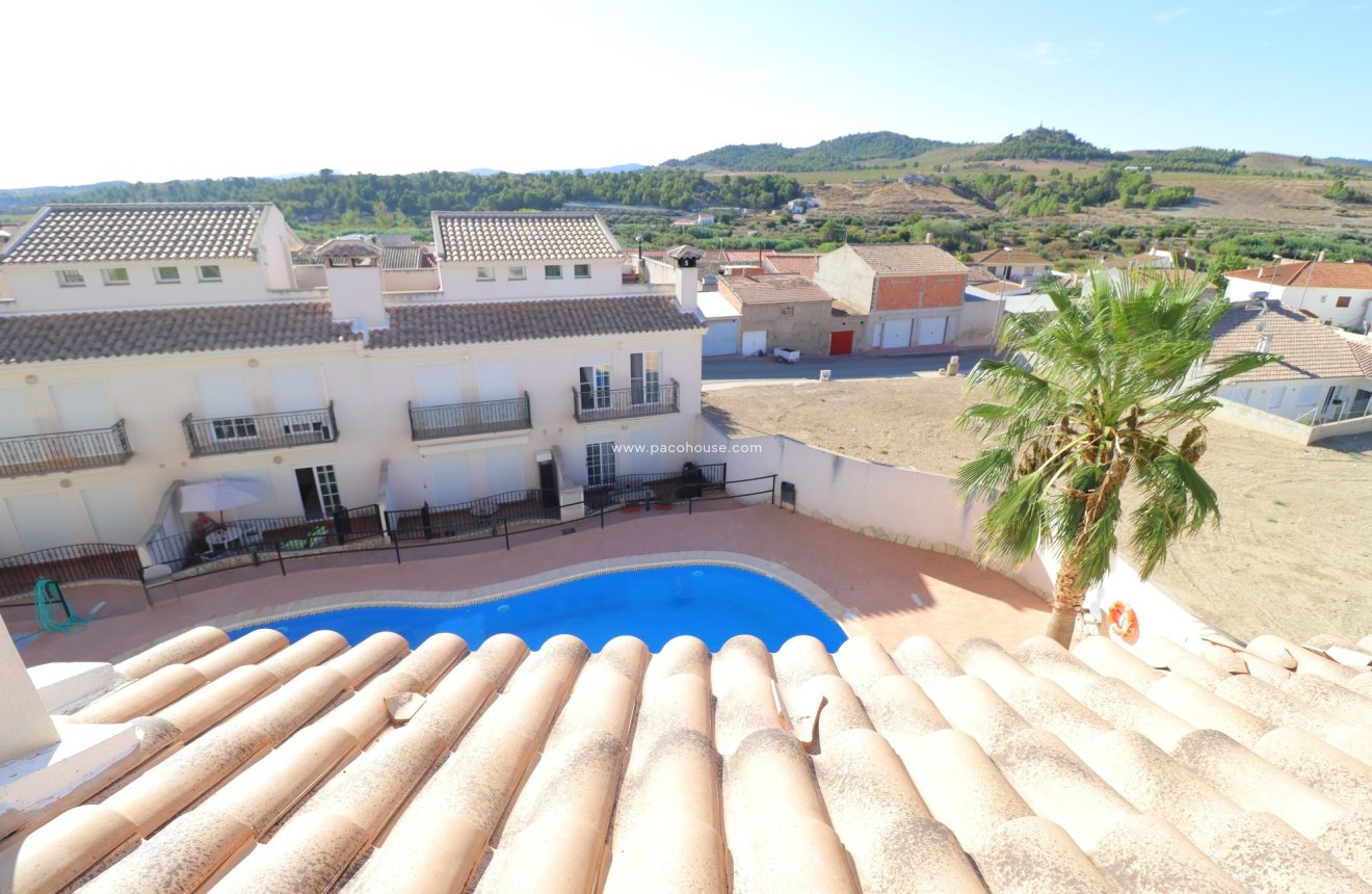 Resale - Duplex -
La Parroquia