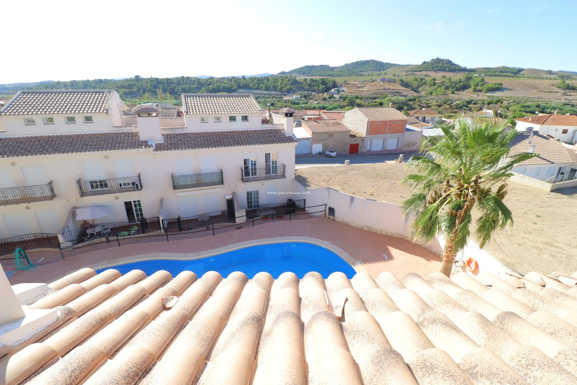 Resale - Duplex -
La Parroquia