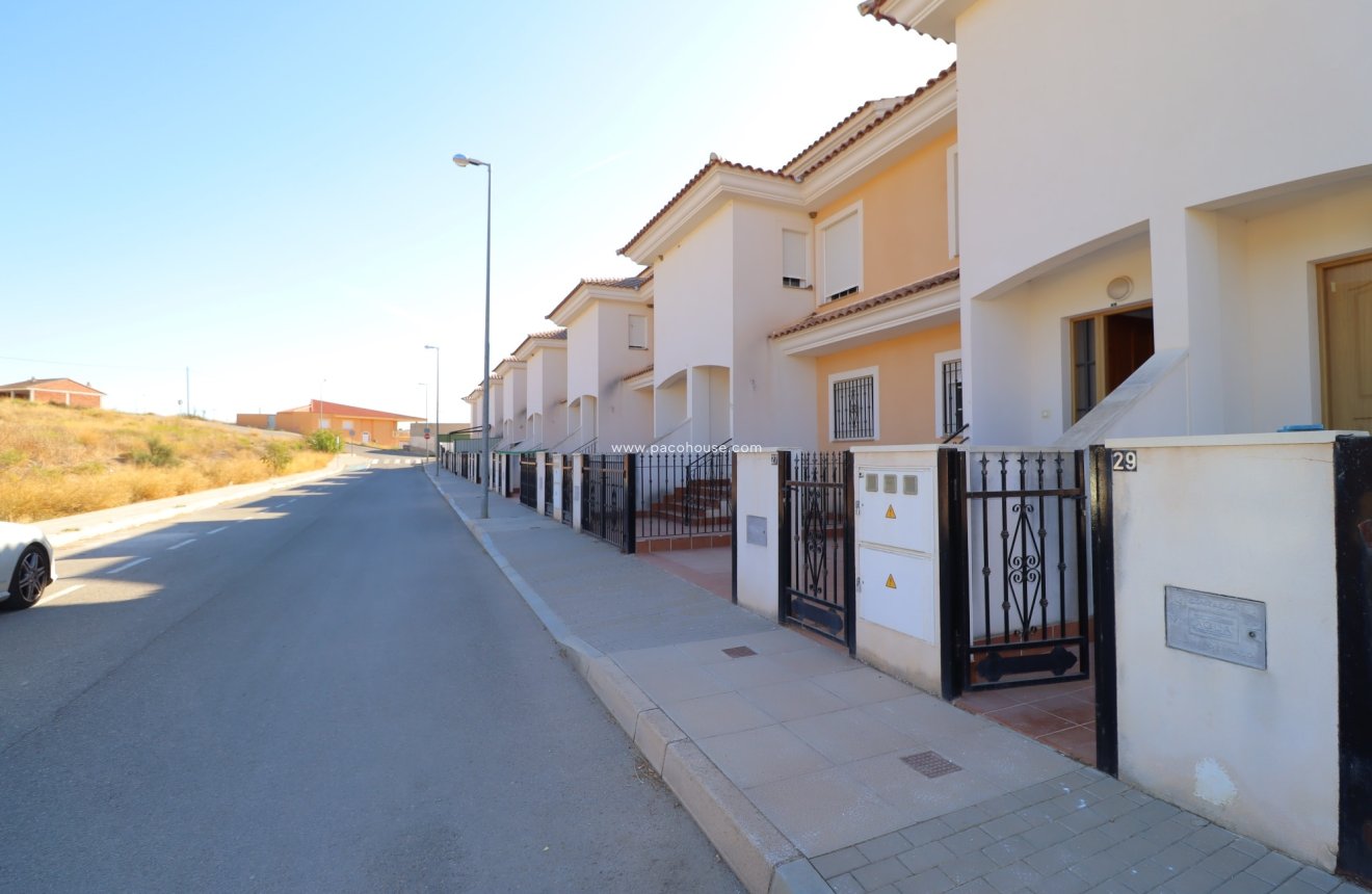 Resale - Duplex -
La Parroquia