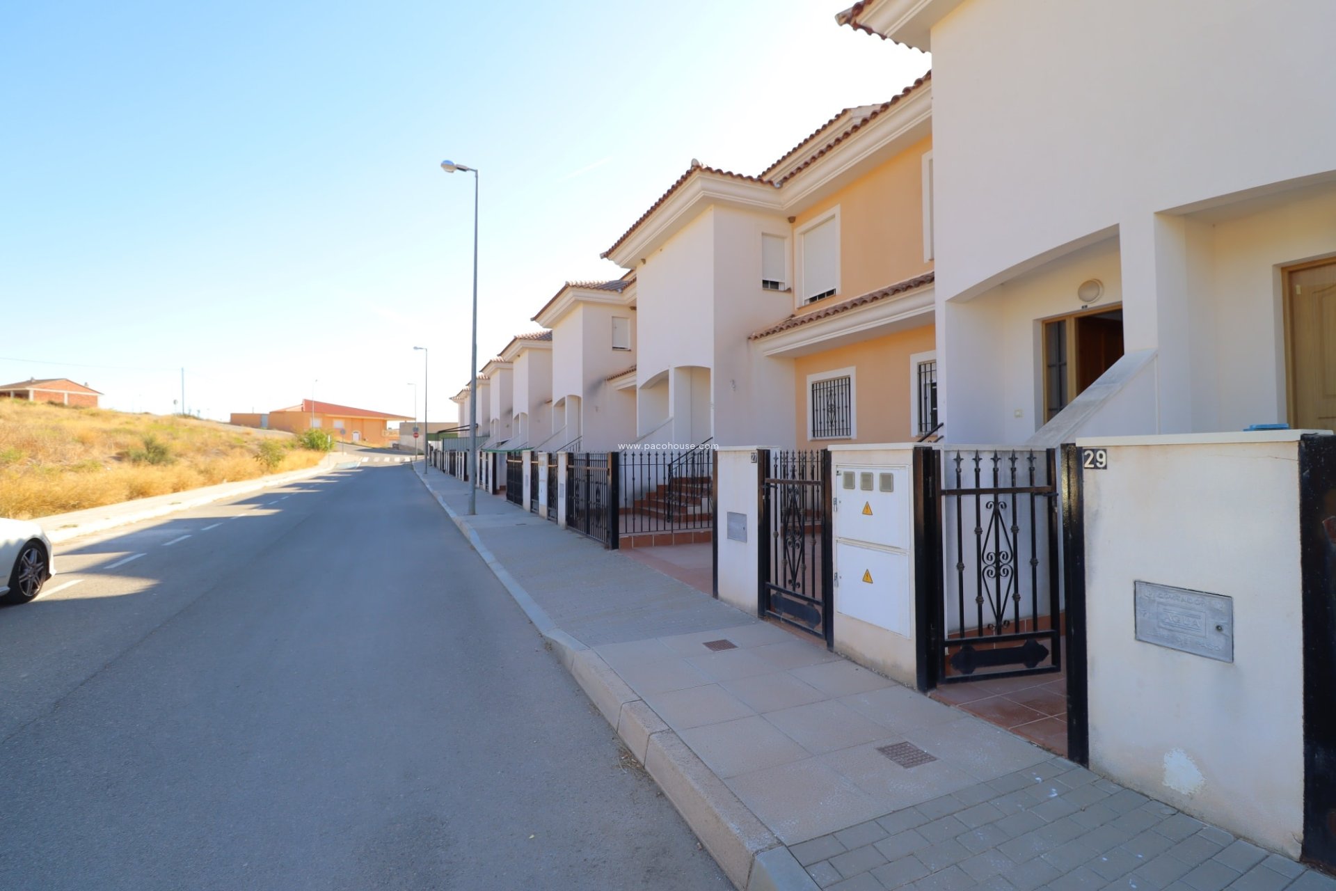 Resale - Duplex -
La Parroquia