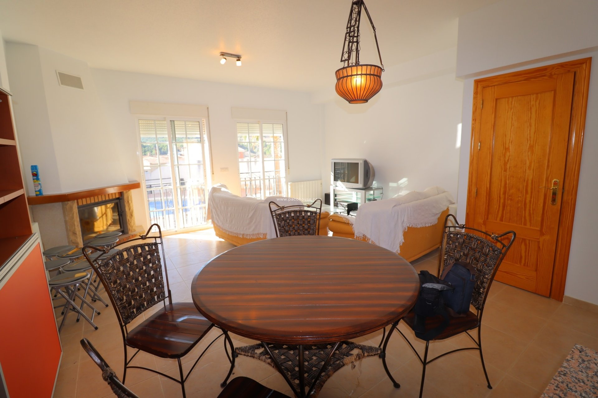 Resale - Duplex -
La Parroquia