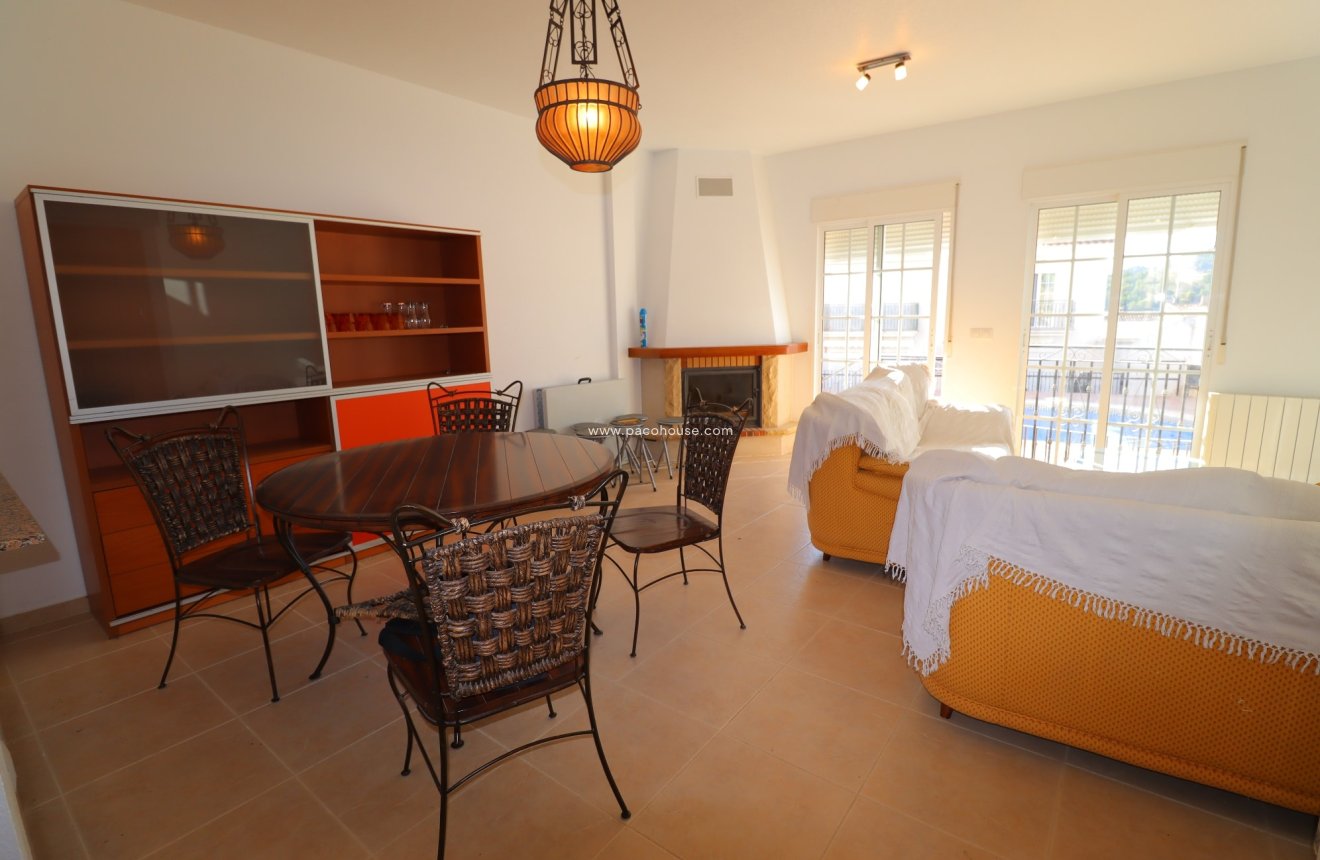 Resale - Duplex -
La Parroquia