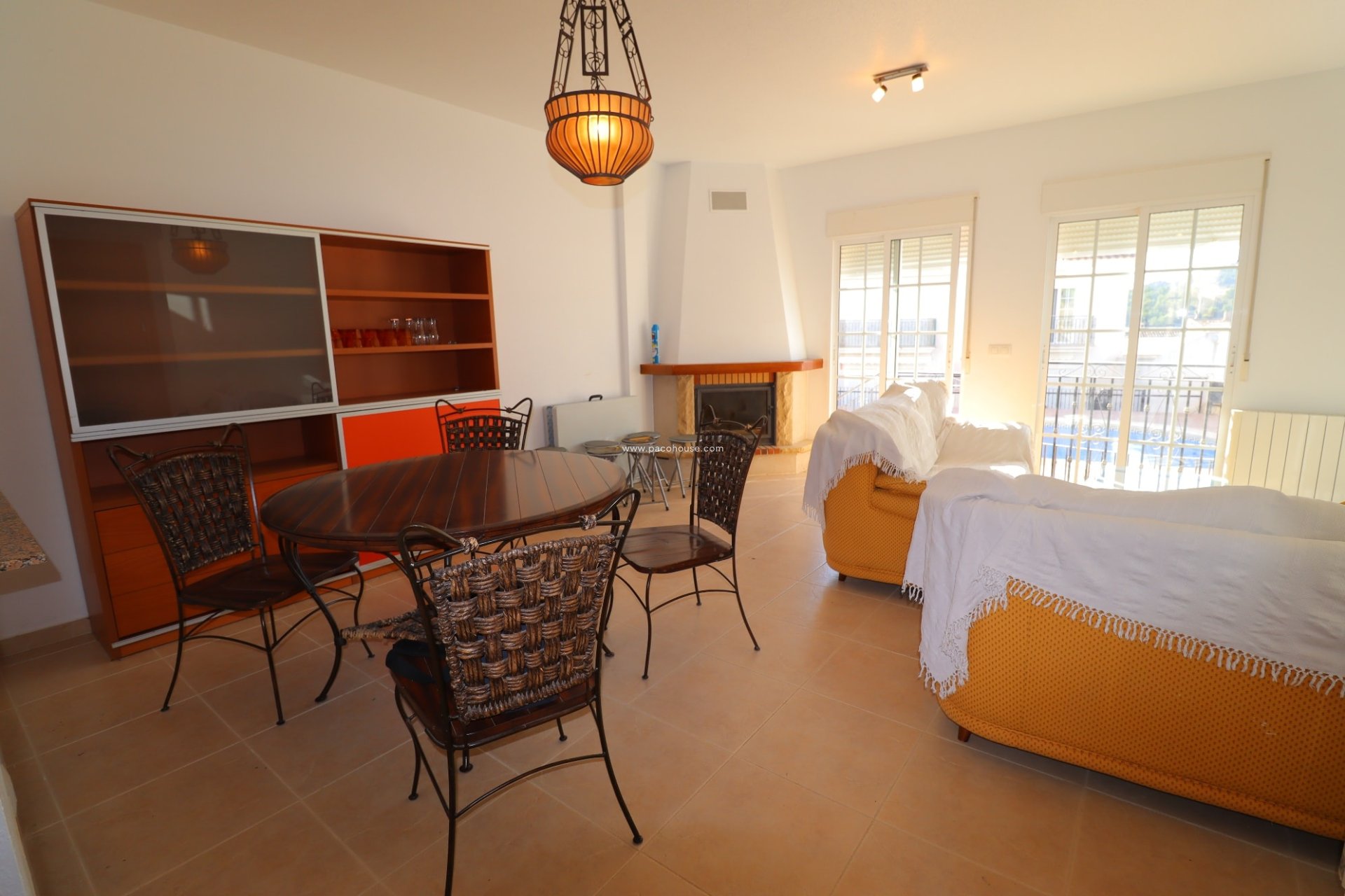 Resale - Duplex -
La Parroquia