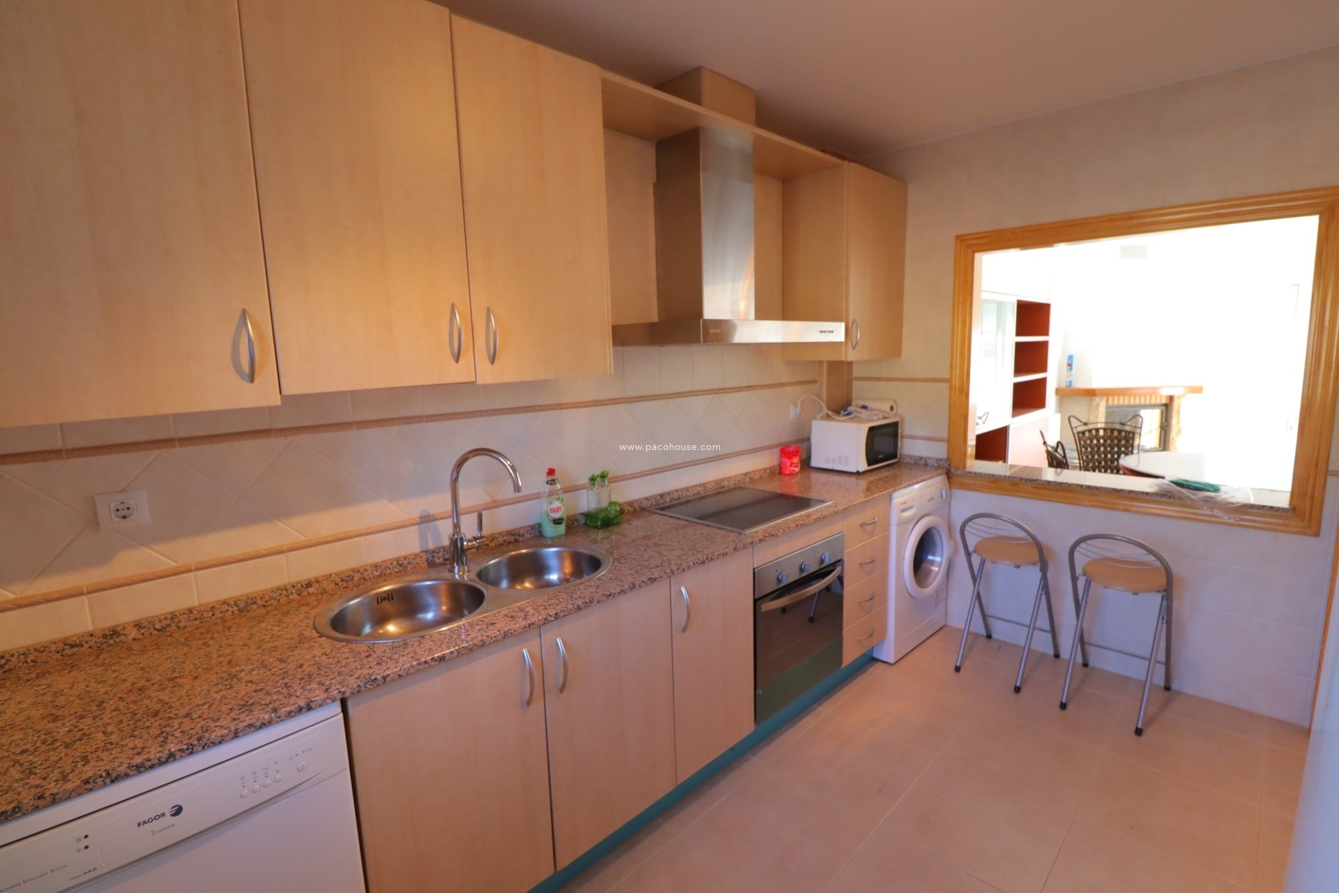 Resale - Duplex -
La Parroquia