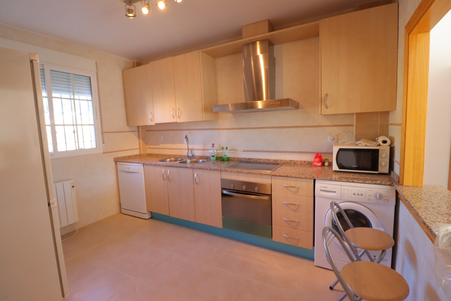 Resale - Duplex -
La Parroquia