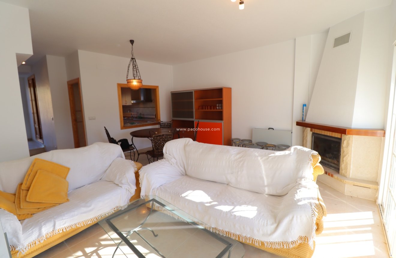 Resale - Duplex -
La Parroquia