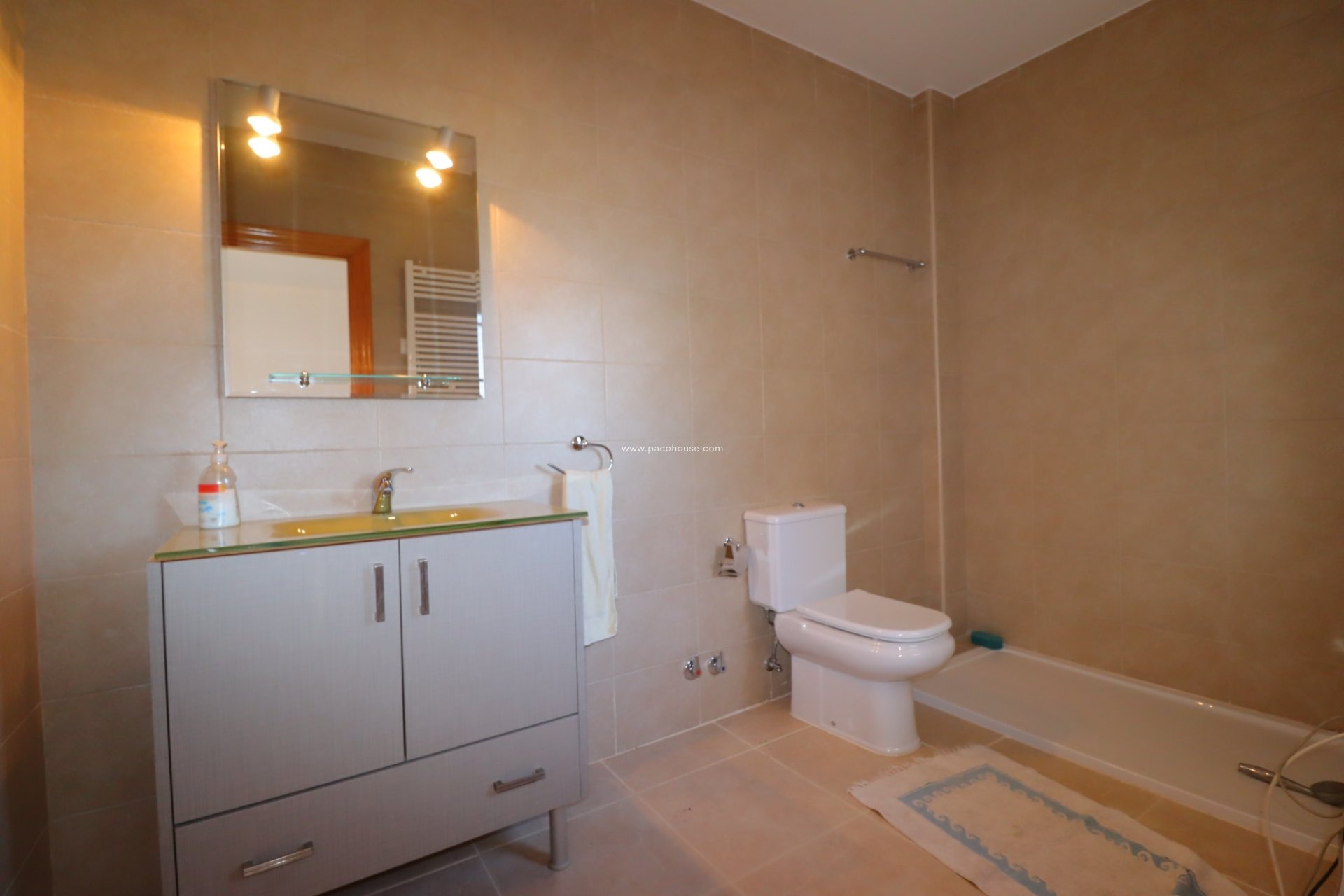 Resale - Duplex -
La Parroquia