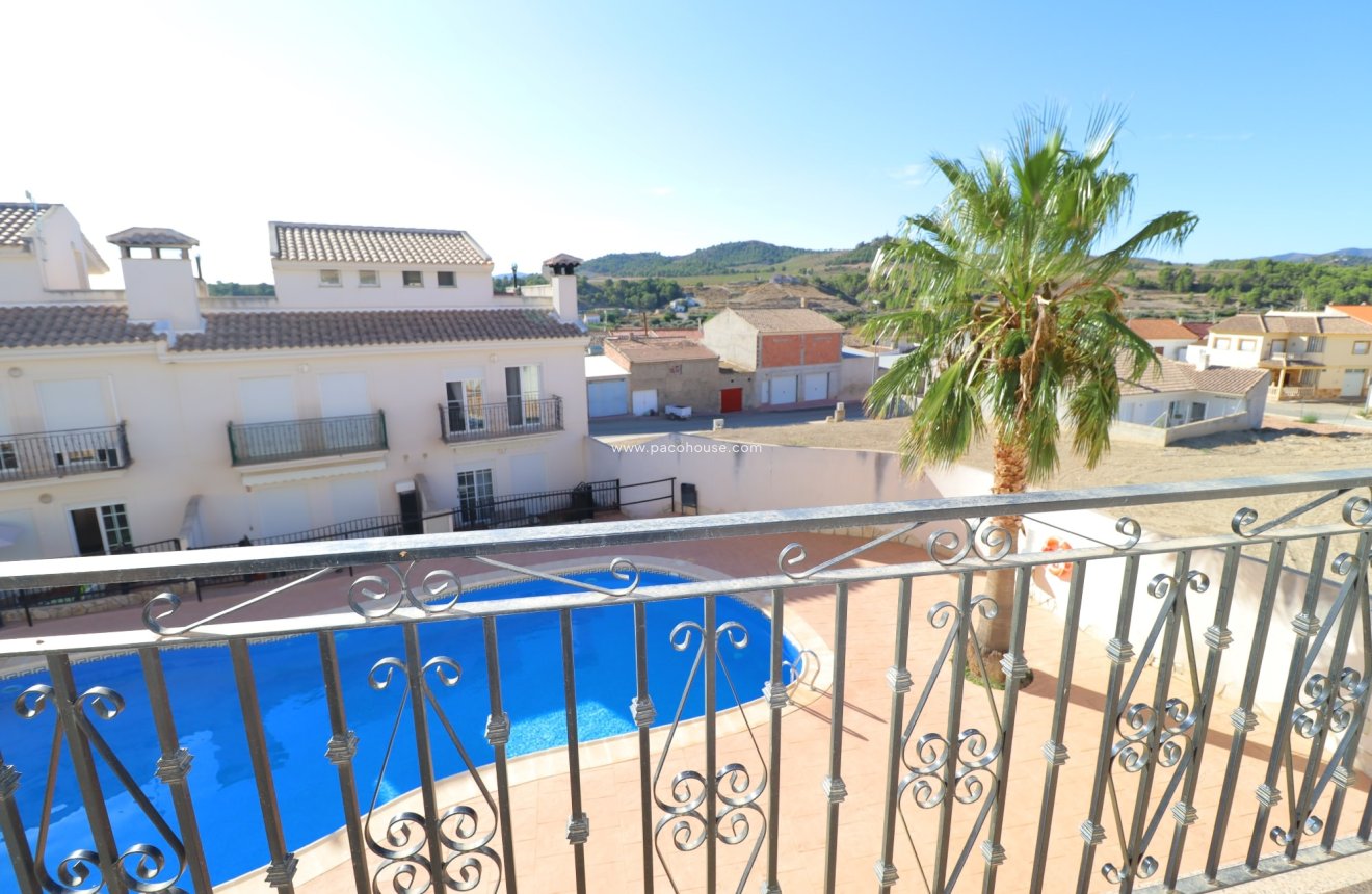 Resale - Duplex -
La Parroquia