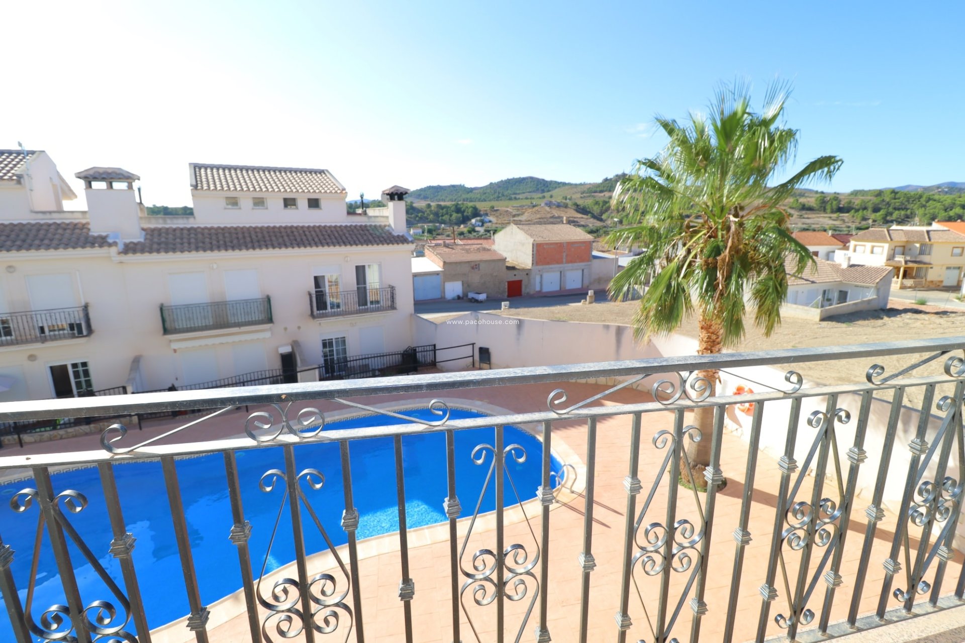 Resale - Duplex -
La Parroquia