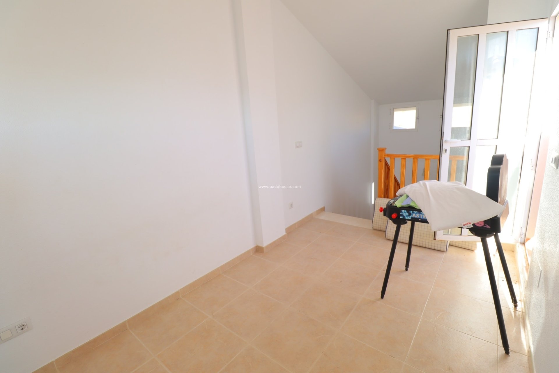 Resale - Duplex -
La Parroquia