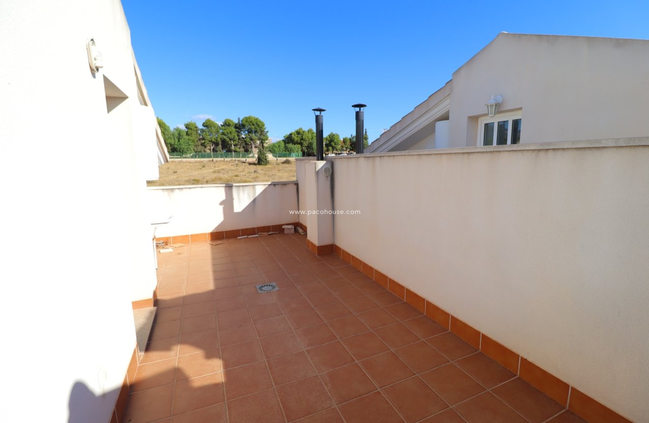 Resale - Duplex -
La Parroquia