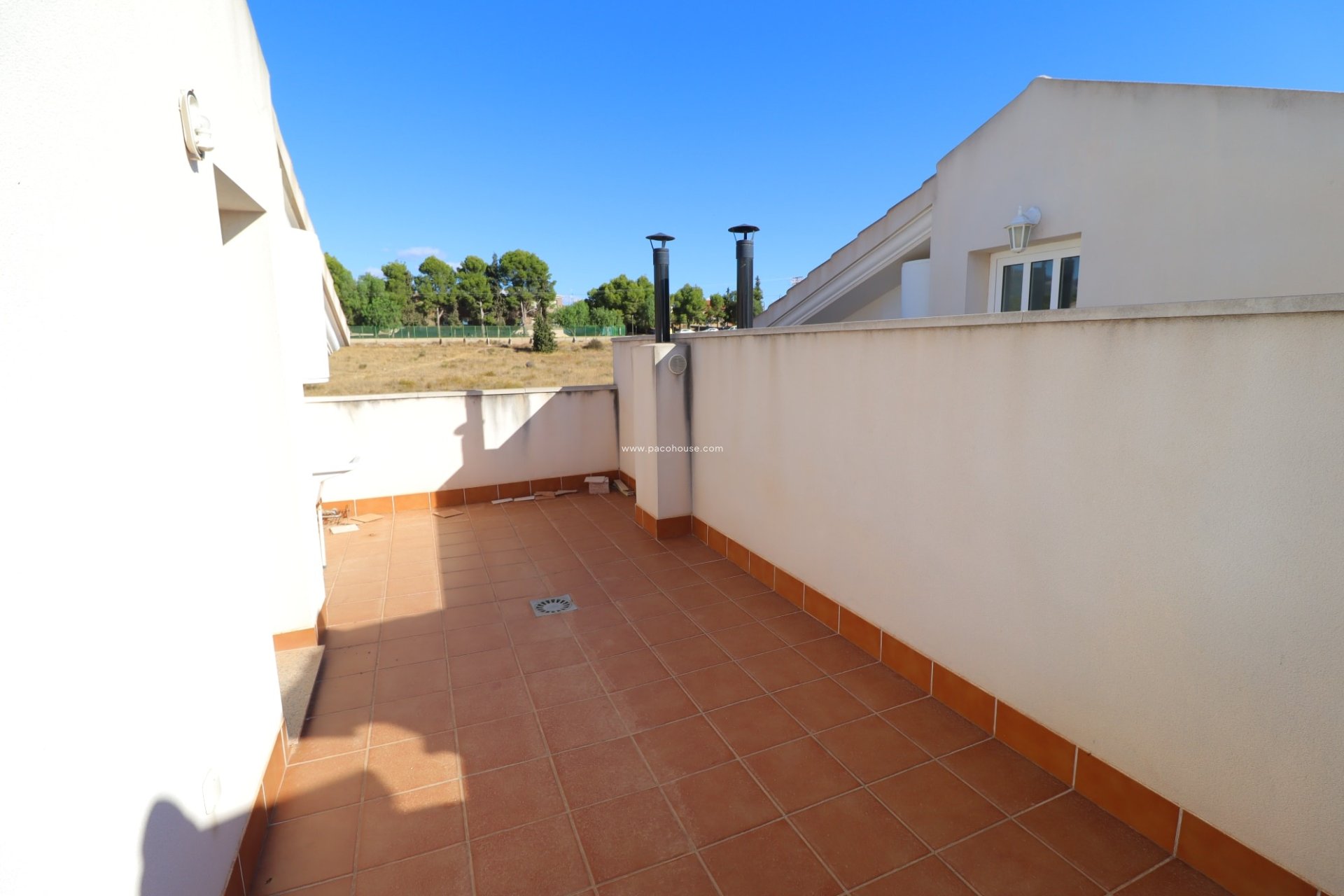 Resale - Duplex -
La Parroquia