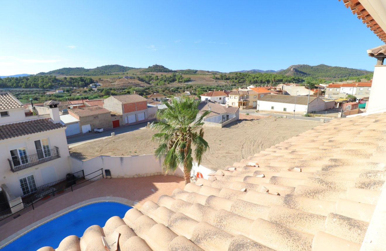 Resale - Duplex -
La Parroquia