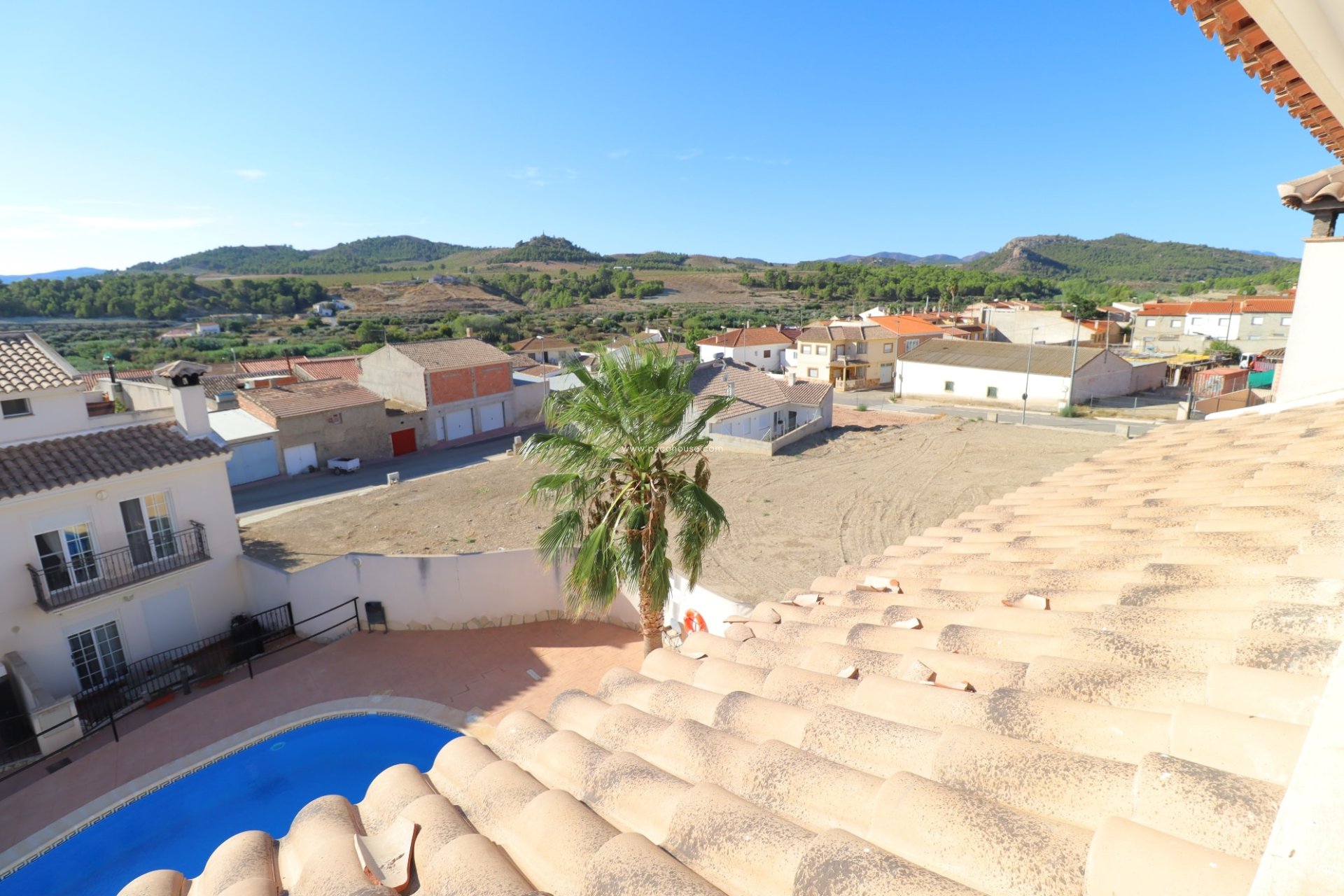 Resale - Duplex -
La Parroquia