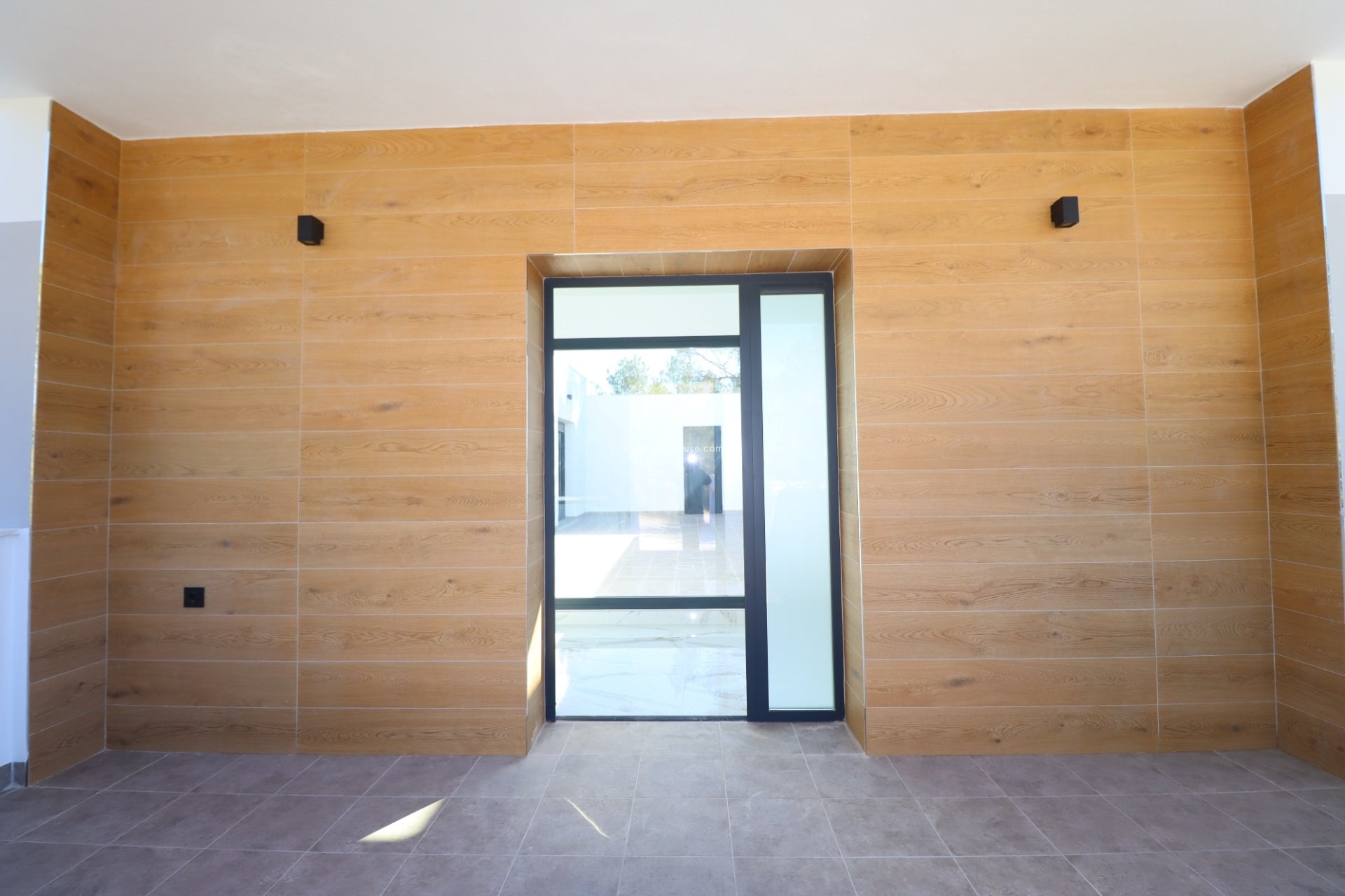 Resale - New Development -
La Parroquia