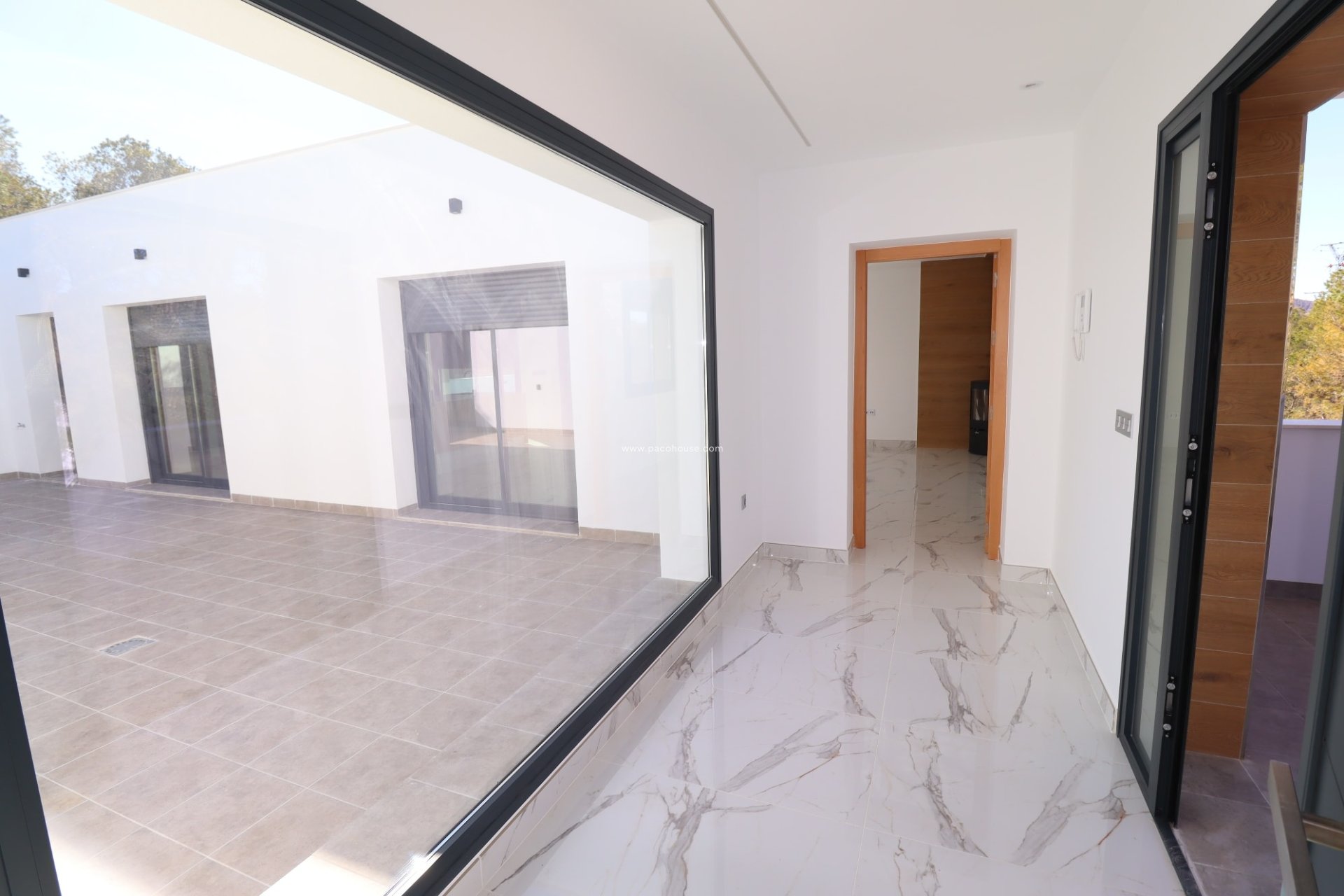 Resale - New Development -
La Parroquia