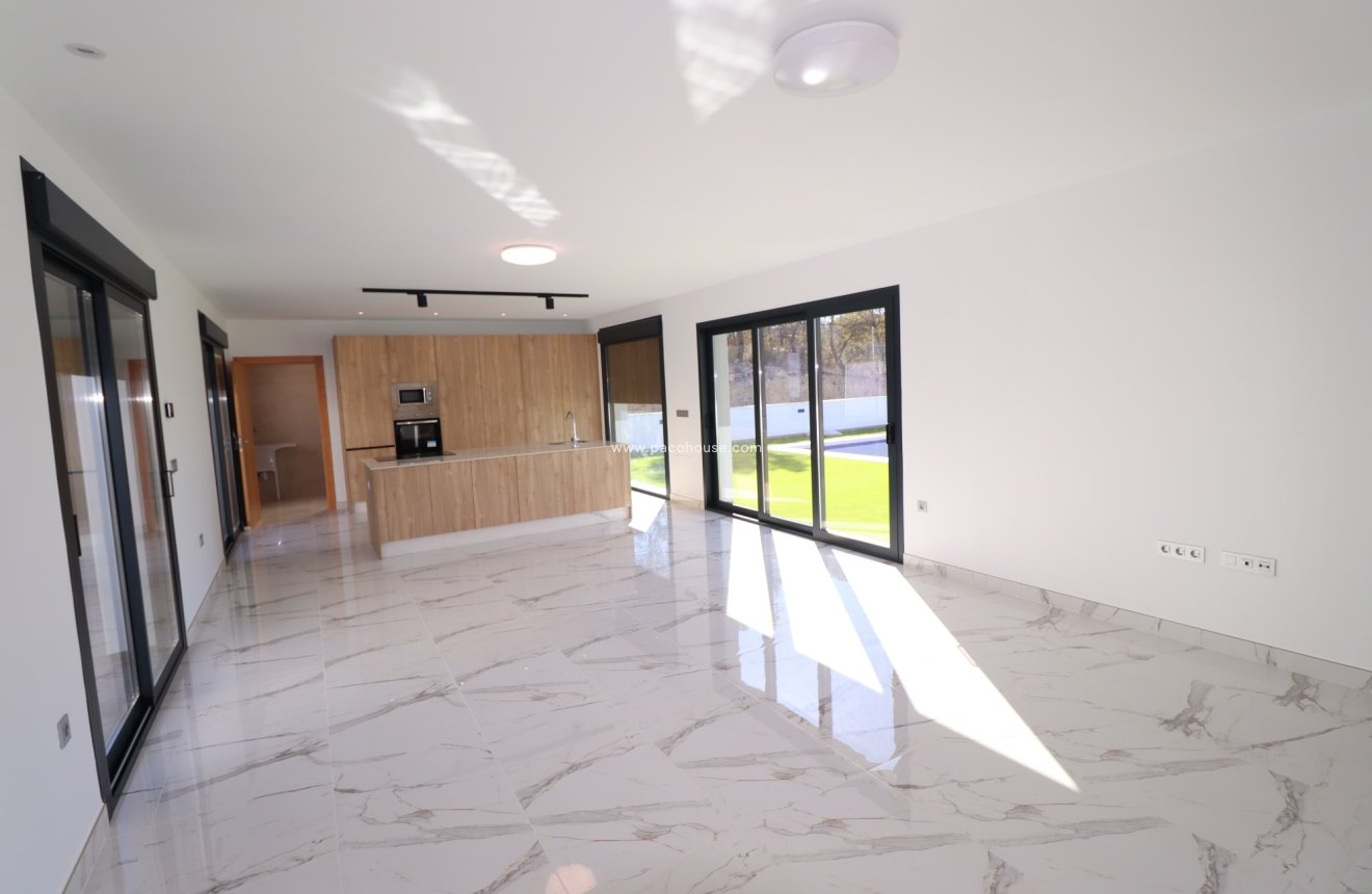 Resale - New Development -
La Parroquia