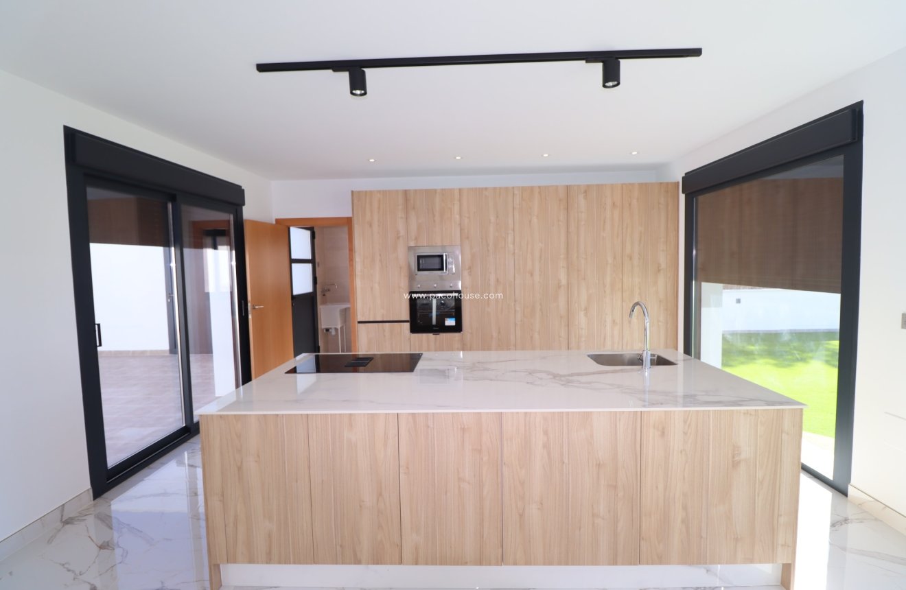 Resale - New Development -
La Parroquia