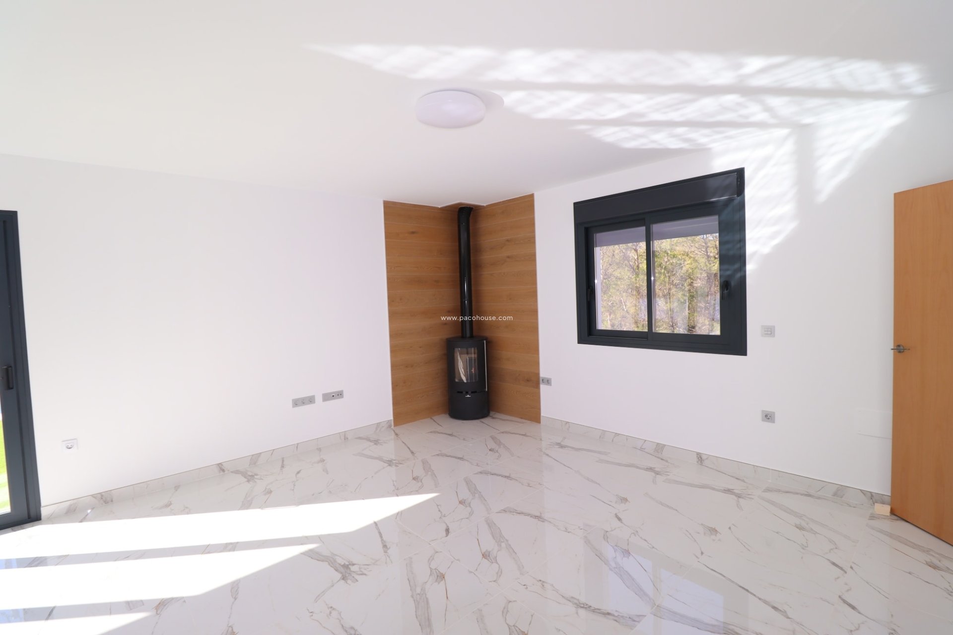 Resale - New Development -
La Parroquia