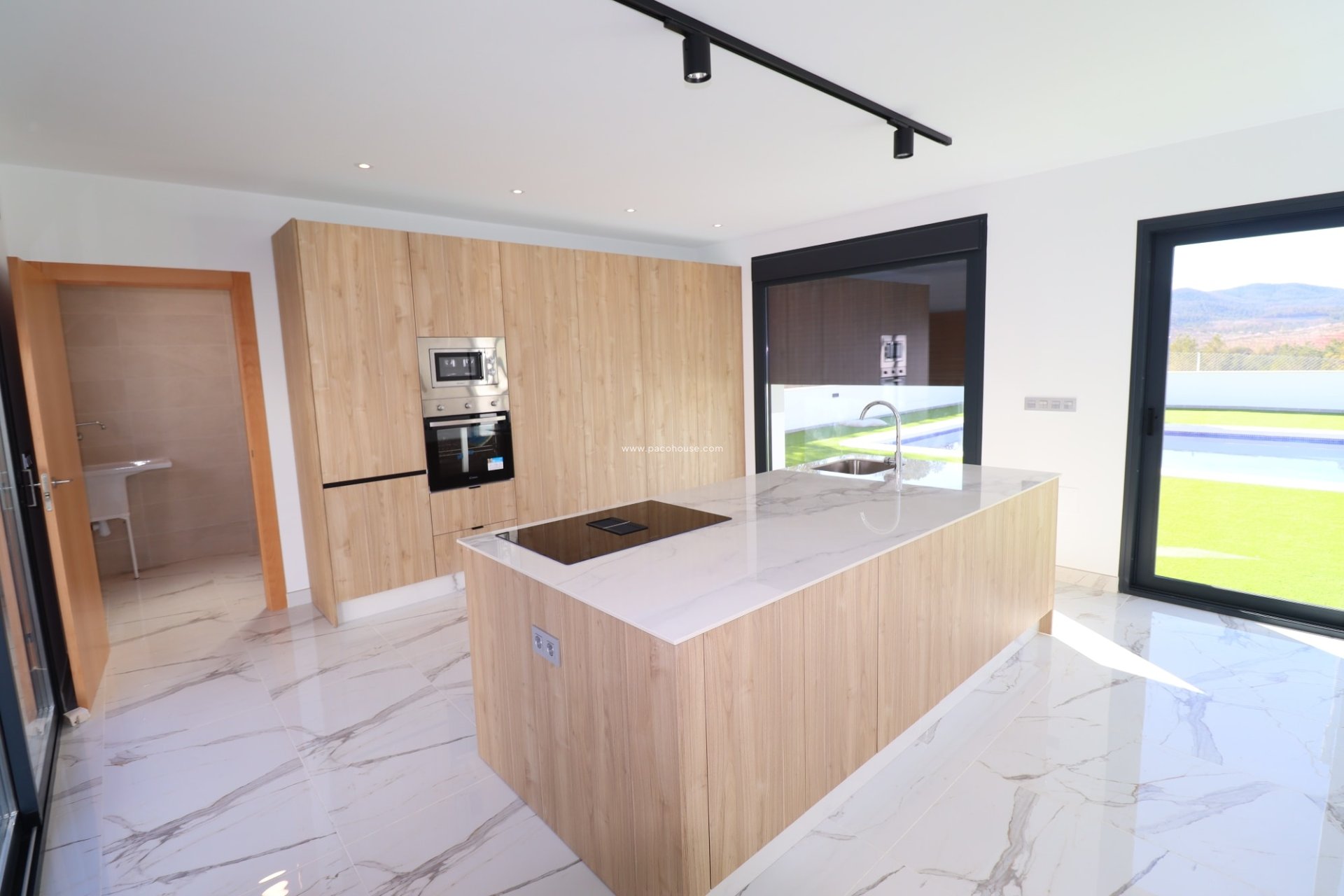 Resale - New Development -
La Parroquia