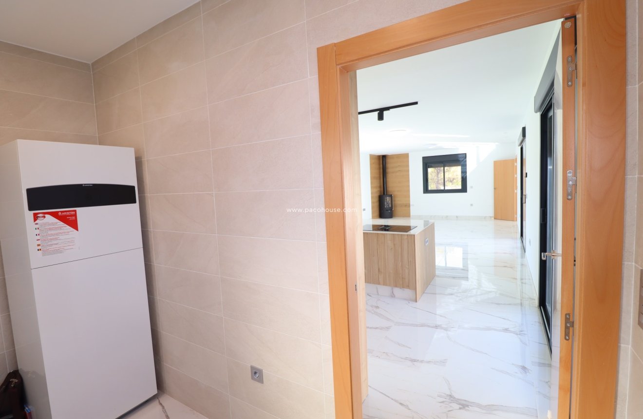 Resale - New Development -
La Parroquia