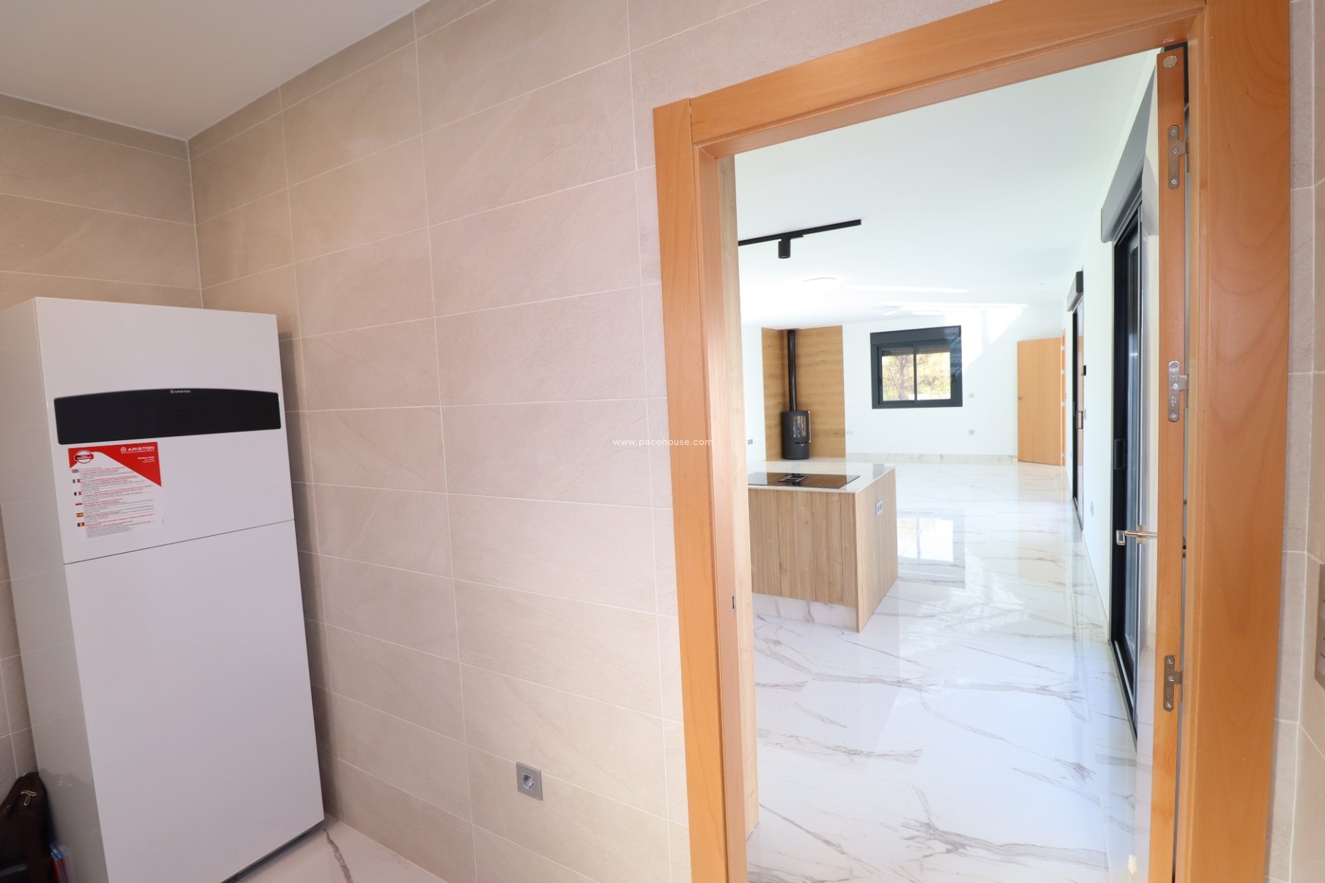 Resale - New Development -
La Parroquia