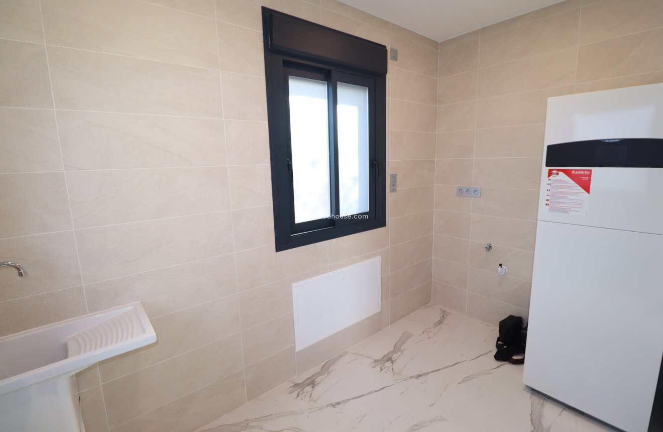 Resale - New Development -
La Parroquia