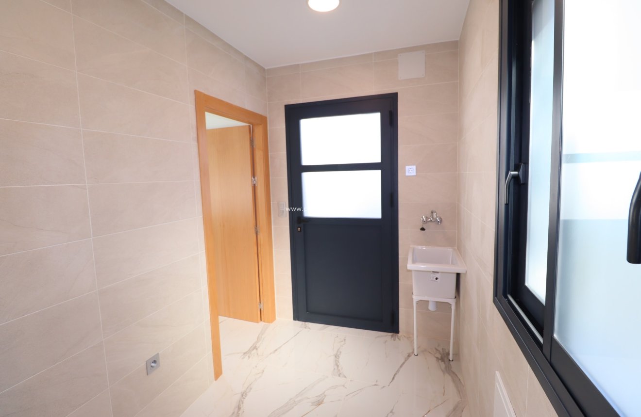 Resale - New Development -
La Parroquia