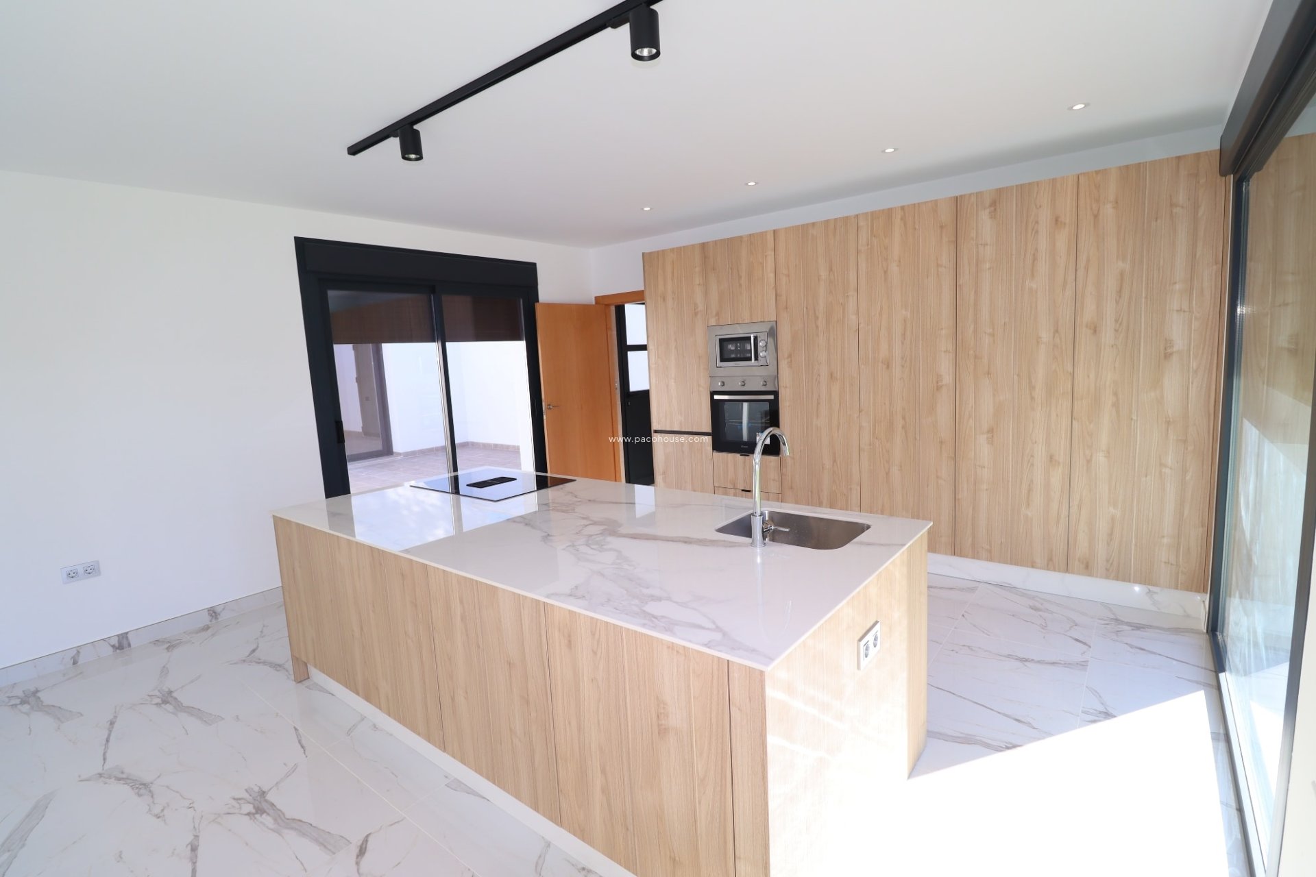 Resale - New Development -
La Parroquia