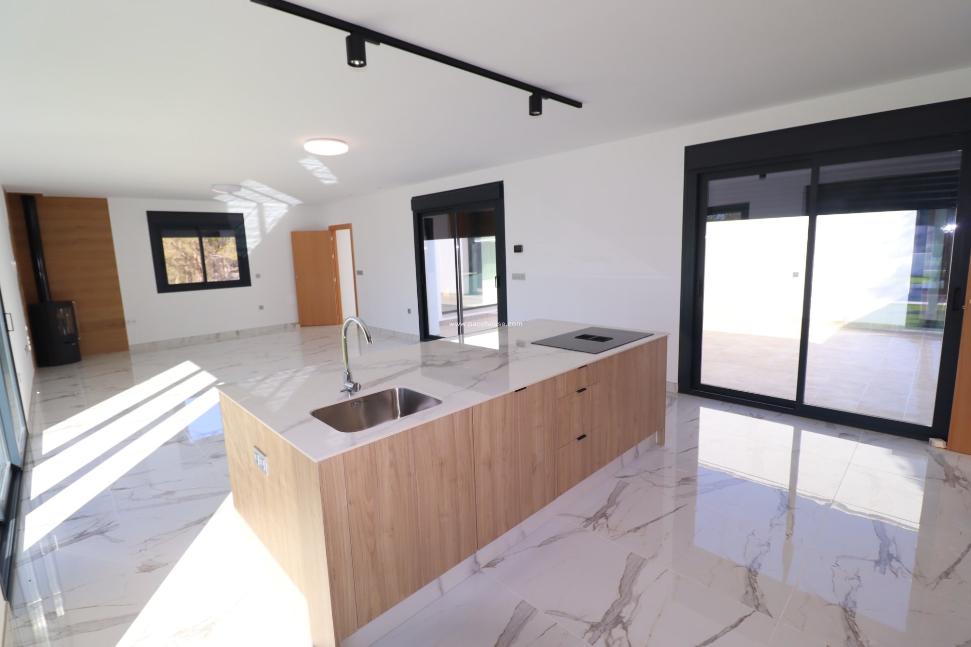 Resale - New Development -
La Parroquia