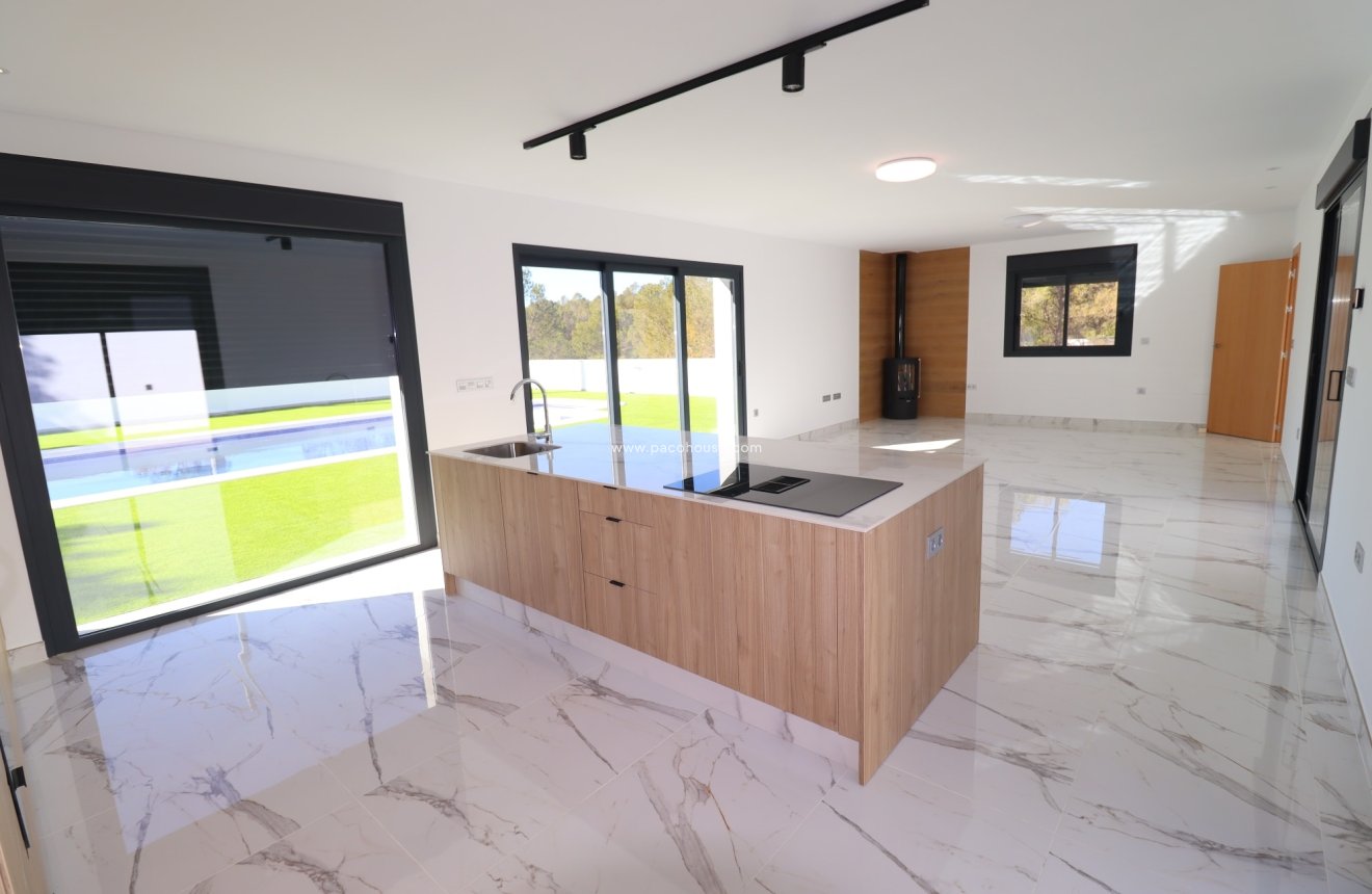 Resale - New Development -
La Parroquia