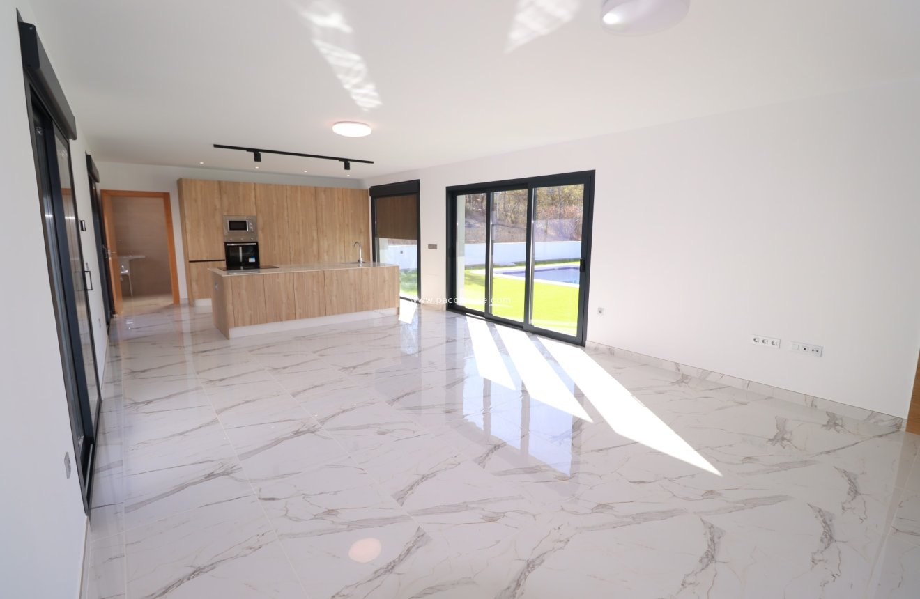 Resale - New Development -
La Parroquia