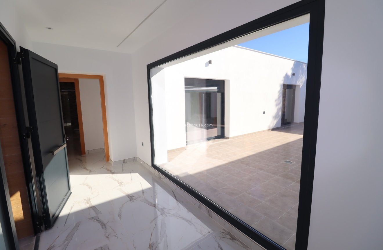 Resale - New Development -
La Parroquia