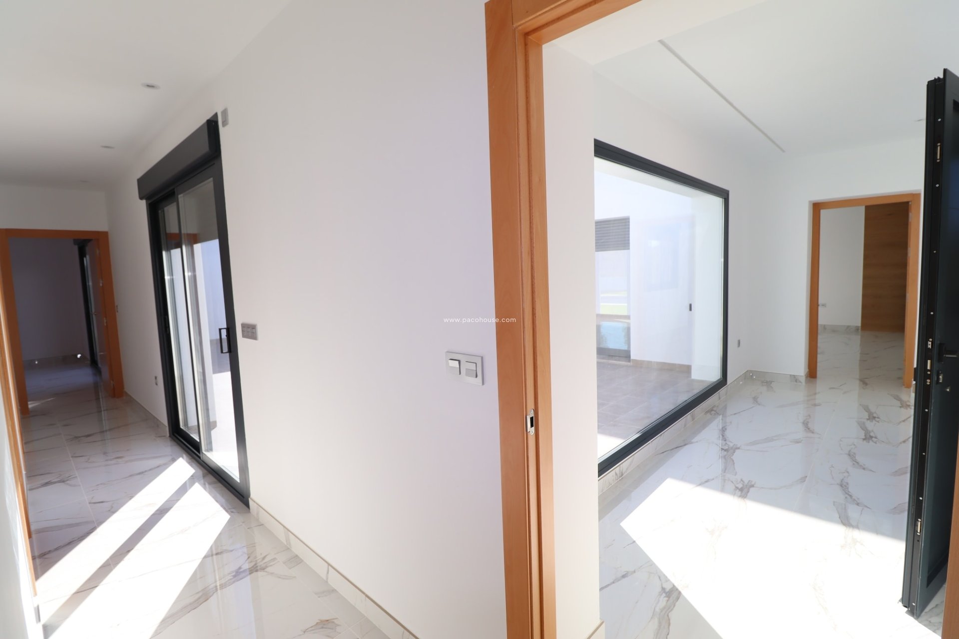 Resale - New Development -
La Parroquia