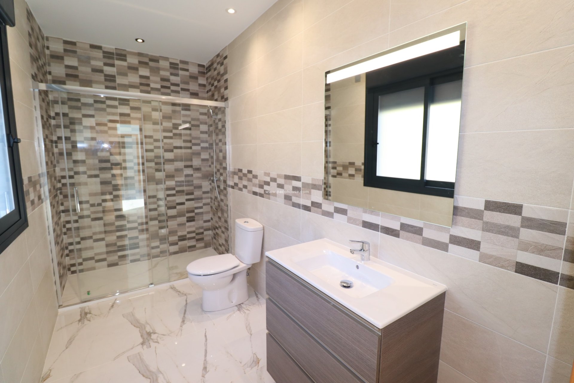 Resale - New Development -
La Parroquia