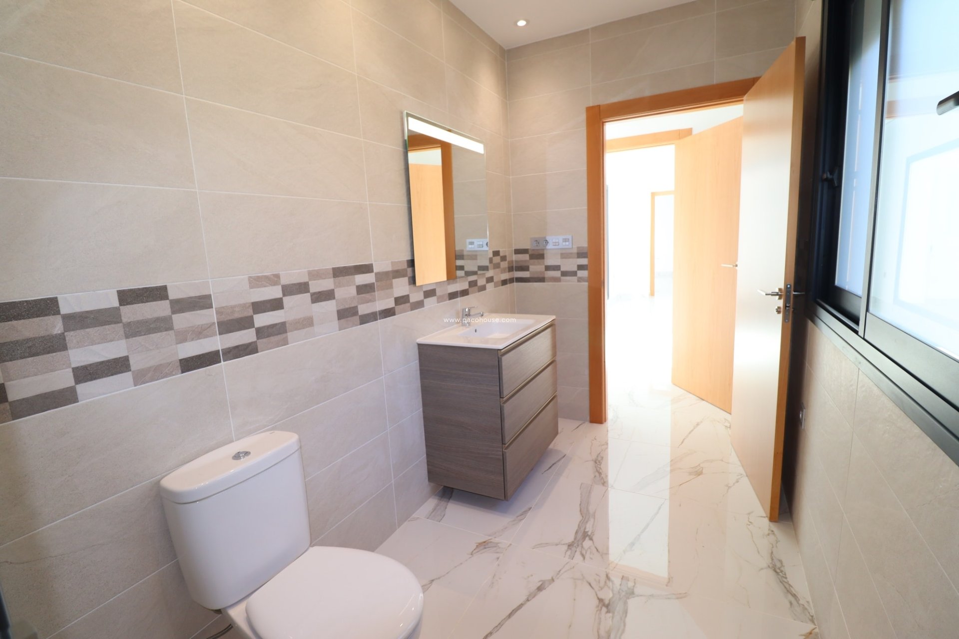 Resale - New Development -
La Parroquia